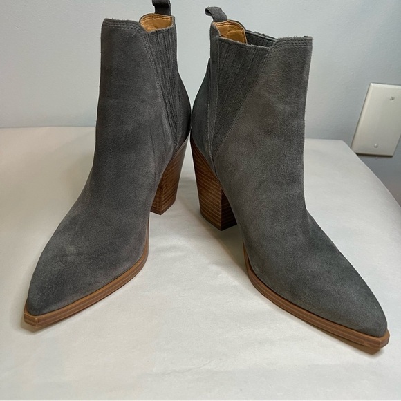 Marc Fisher Women Gadri Pointed Toe Chelsea Ankle Boots Size 9 M Gray Leather - Picture 3 of 16